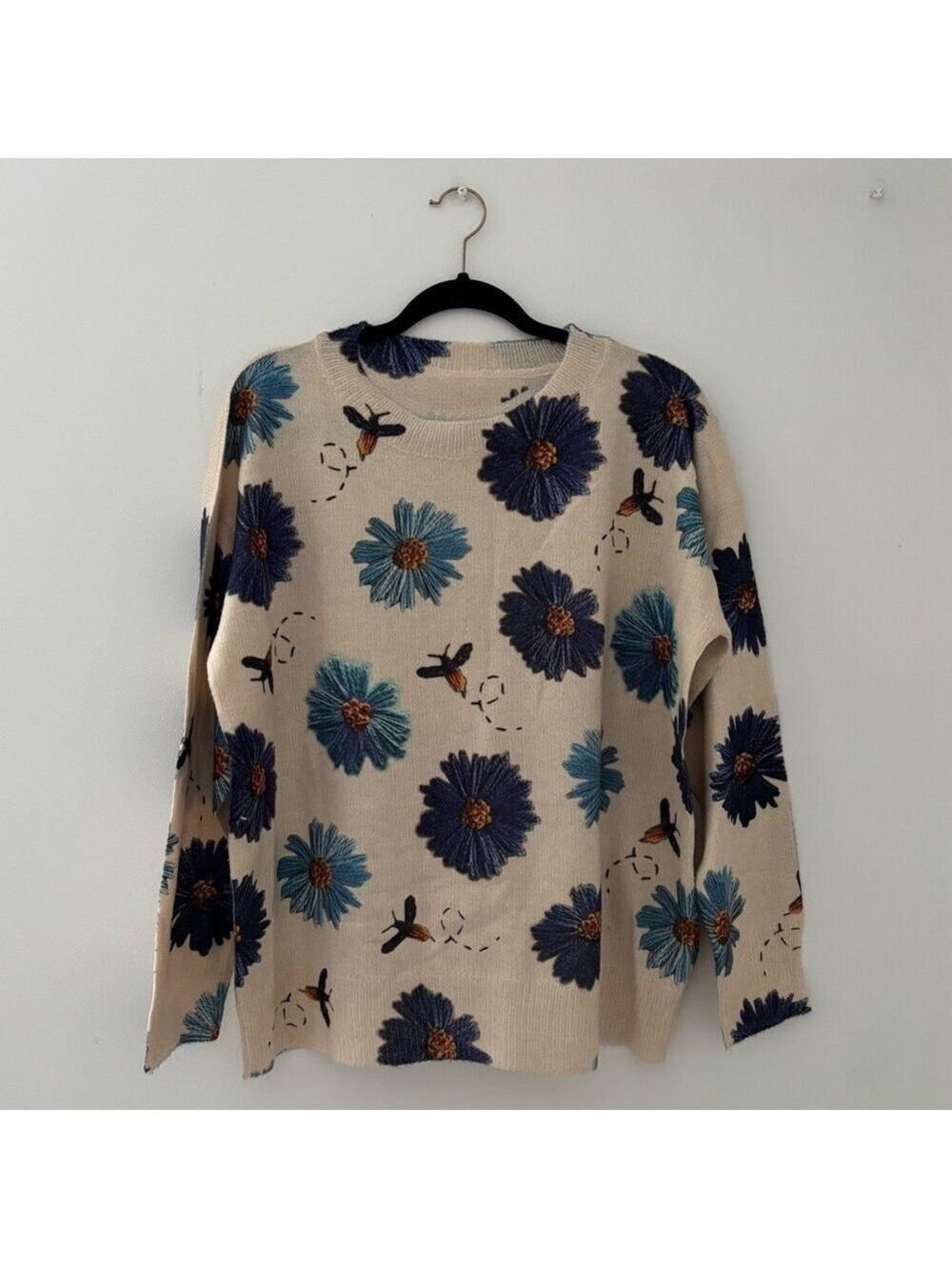 Women’s Bees & Floral Lightweight Sweater